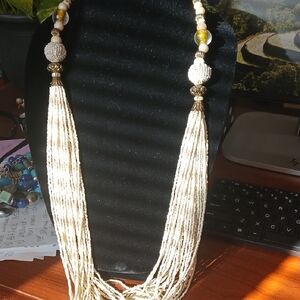 Elegant Beaded Necklace in Cream and Gold